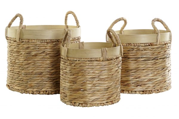 Estas cestas naturales son ideales sobretodo de macetero si las mezclas con otros estilos de decoración