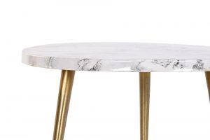 Si buscas una mesa auxiliar con la apariencia más sofisticada, nuestra mesa auxiliar de aluminio con similitud a mármol es la mejor opción. Esta mesa auxiliar única tiene un diseño moderno