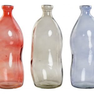 Explora la belleza sostenible en nuestros jarrones de cristal reciclado en rojo, verde y azul. Distinción y elegancia se fusionan en piezas únicas, reflejando nuestro compromiso ambiental.