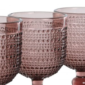 Descubre la elegancia en cada detalle con nuestras copas de cristal rosa con relieve. Añade un toque de sofisticación a tus momentos especiales.